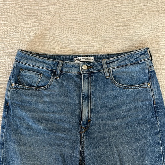 Zara Mid-Rise Medium Wash Spit-Hem Boot Cut Jeans - Picture 2 of 6